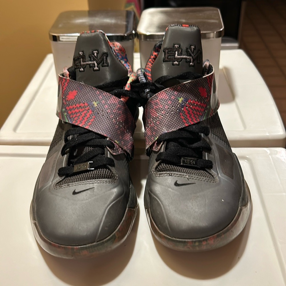 Nike Zoom KD 4 IV BHM sneakers. Gently Used size 10